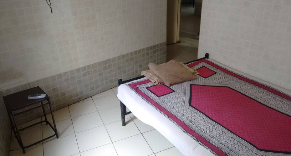 Hotel Uma Mahesh Lodging, Karad 4